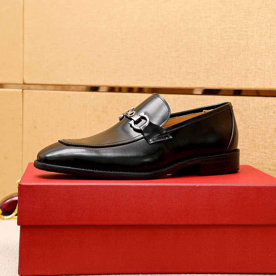 Men's shoes 💰460 💐 Product trademark: Ferragamo "Ferragamo" casual leather shoes Regular size: 38-44 (45🉑️customized) Product materials: Selected imported first-layer open-edge beaded calfskin upper + luxury hardware buckle, imported water-dyed cowhide leather lining. Strong three-dimensional visual effect, original combination outsole Color: 2⃣️colors available